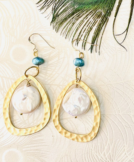 Keshi-Coin-pearl-earring--with -turquoise -freshwater=pearl-close-up