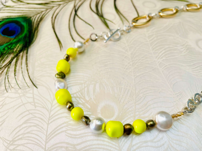 Neon yellow Swarovski & freshwater pearl necklace 